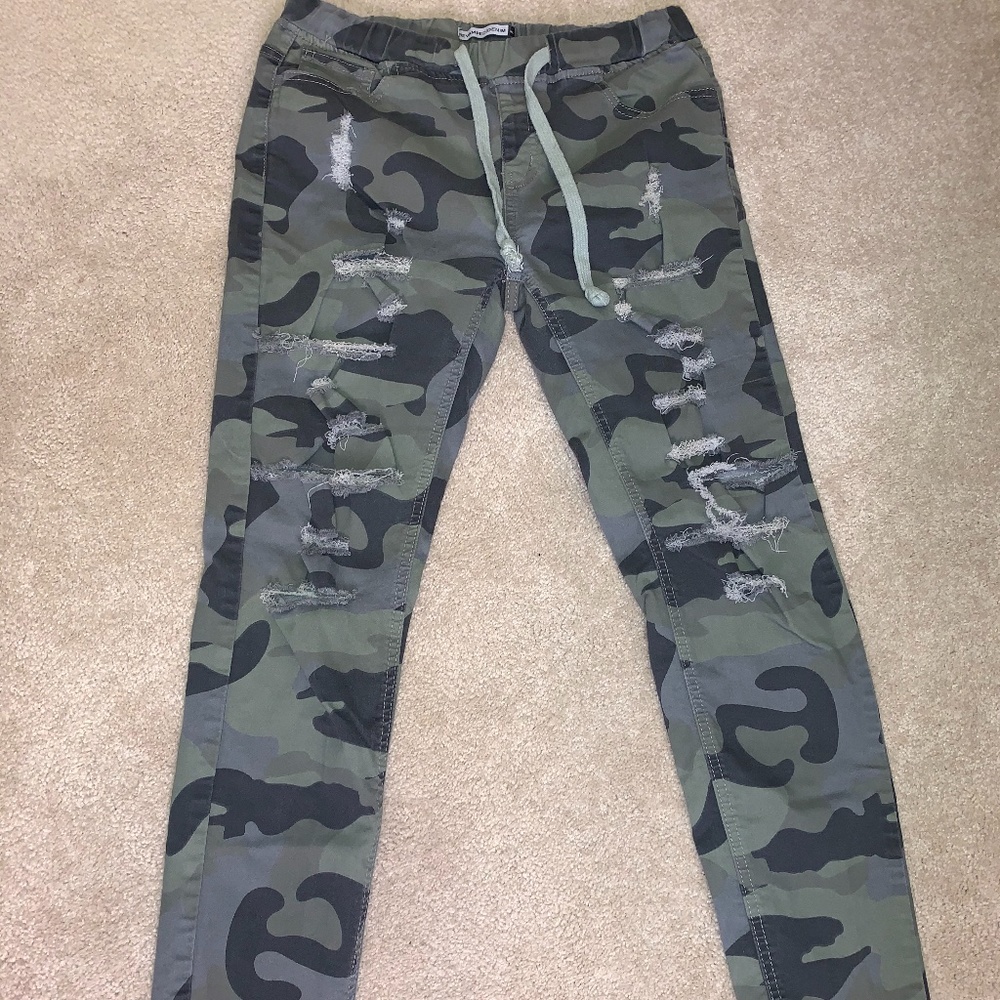 Camo Ripped Jeans Jogger Style